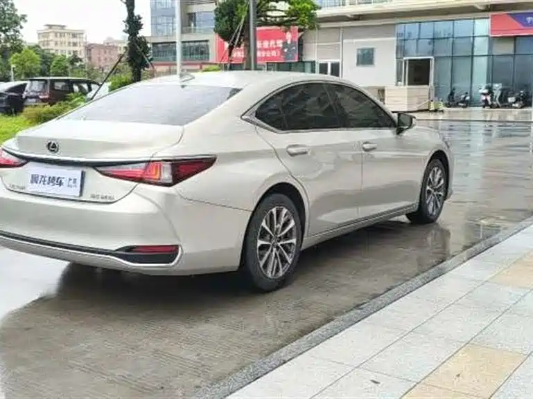 Lexus ES 2023 — фото 9