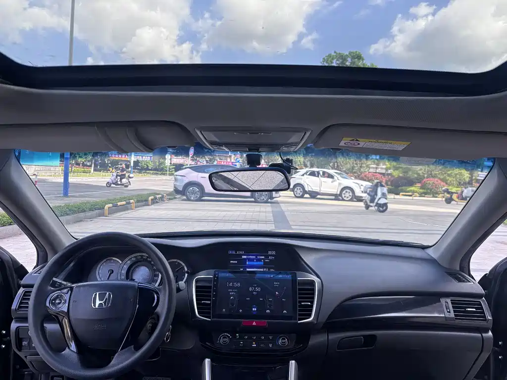 Honda Accord 2018 — фото 19