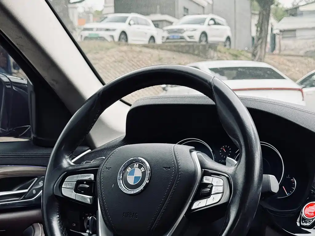 BMW 5 Series 2018 — фото 27