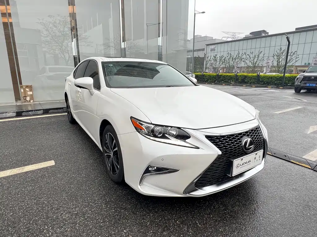 Lexus ES 2017 — фото 3