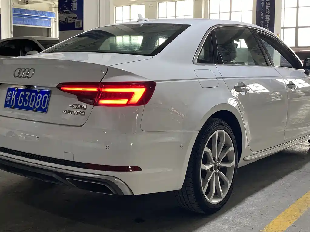 Audi A4L 2019 — фото 6