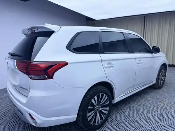 Mitsubishi Outlander 2022