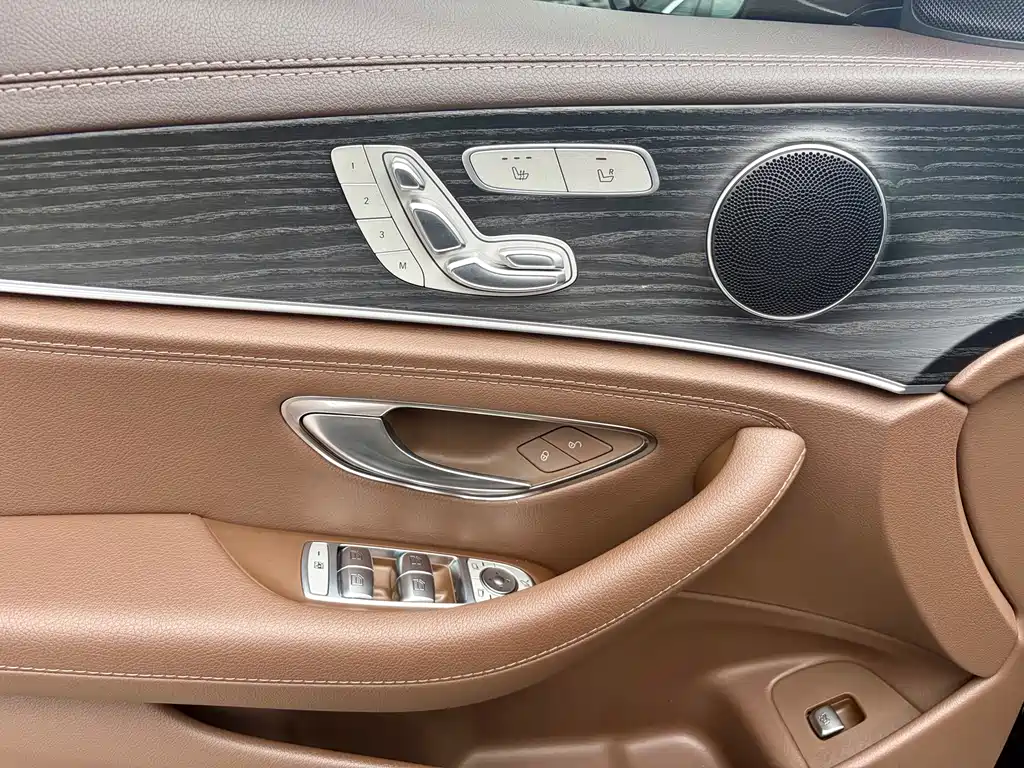 Mercedes-Benz E-Class 2023 — фото 12