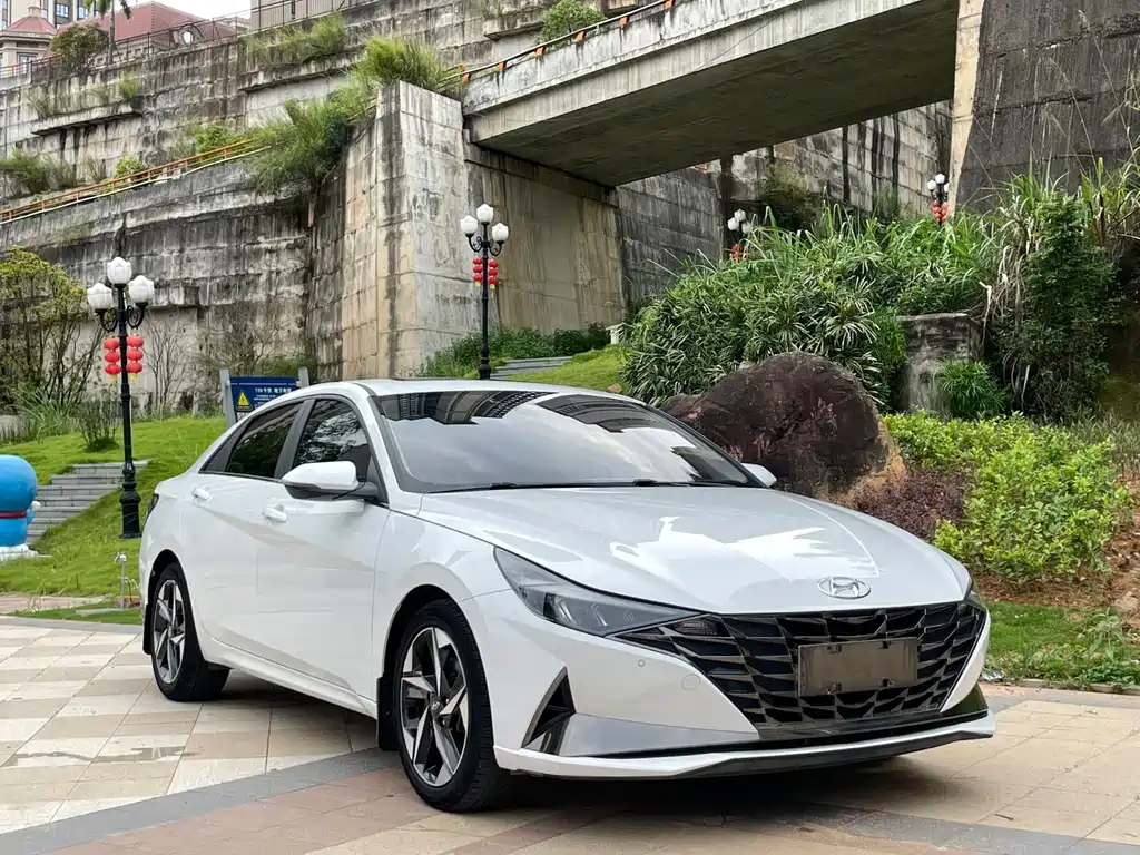 Hyundai Elantra 2022
