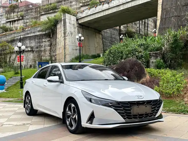 Hyundai Elantra 2022