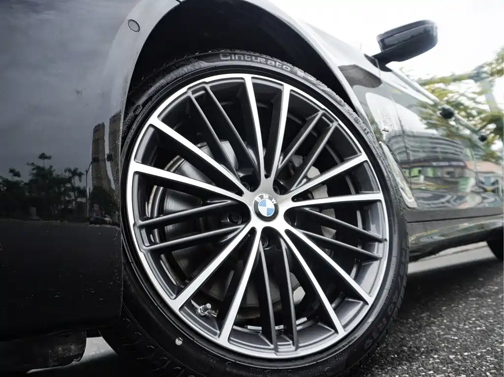 BMW 5 Series 2023