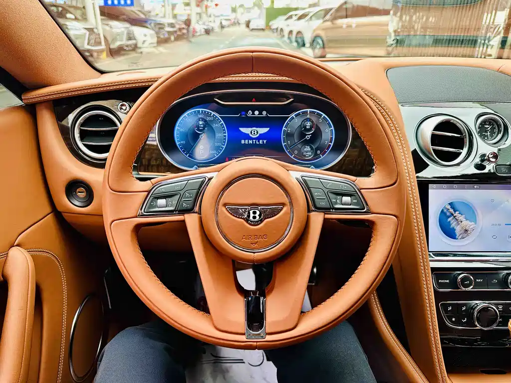 Bentley Continental 2018 — фото 11