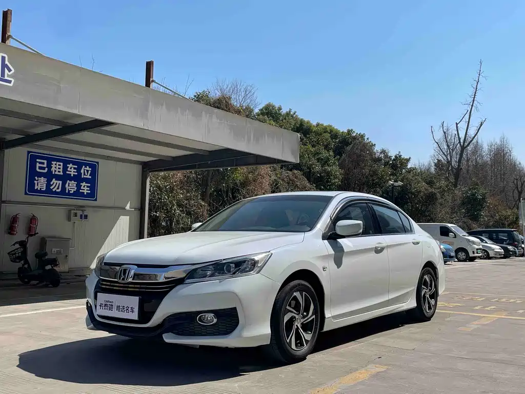 Honda Accord 2016 — фото 1