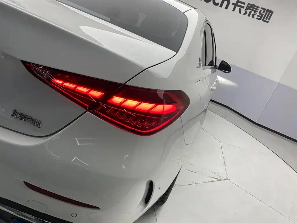 Mercedes-Benz C-Class 2024 — фото 10