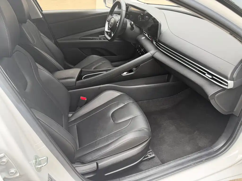 Hyundai Elantra 2022 — фото 14