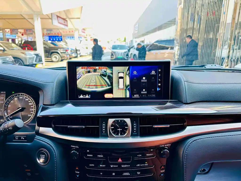 Lexus LX 2019 — фото 12