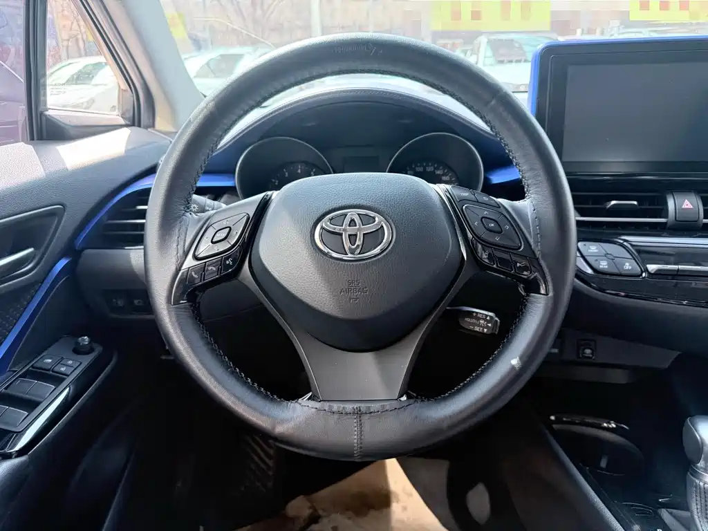 Toyota C-HR 2023 — фото 12