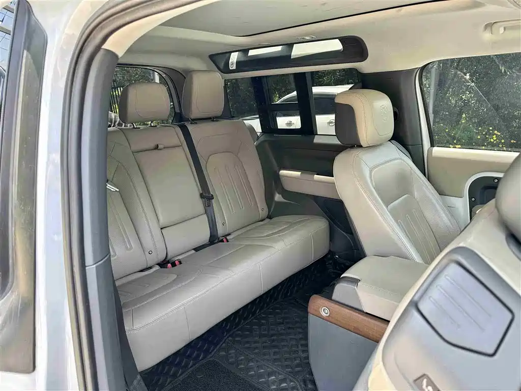 Land Rover Defender 2022 — фото 10