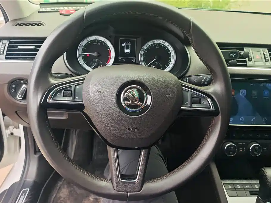 Skoda Octavia 2018 — фото 15