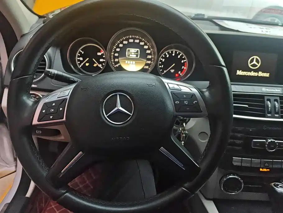 Mercedes-Benz C-Class 2012 — фото 12