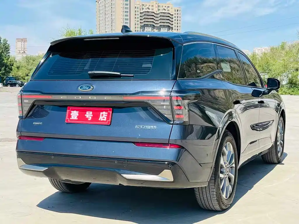 Ford Edge 2023 — фото 6