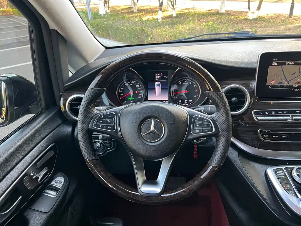Mercedes-Benz V-Class 2019 — фото 15