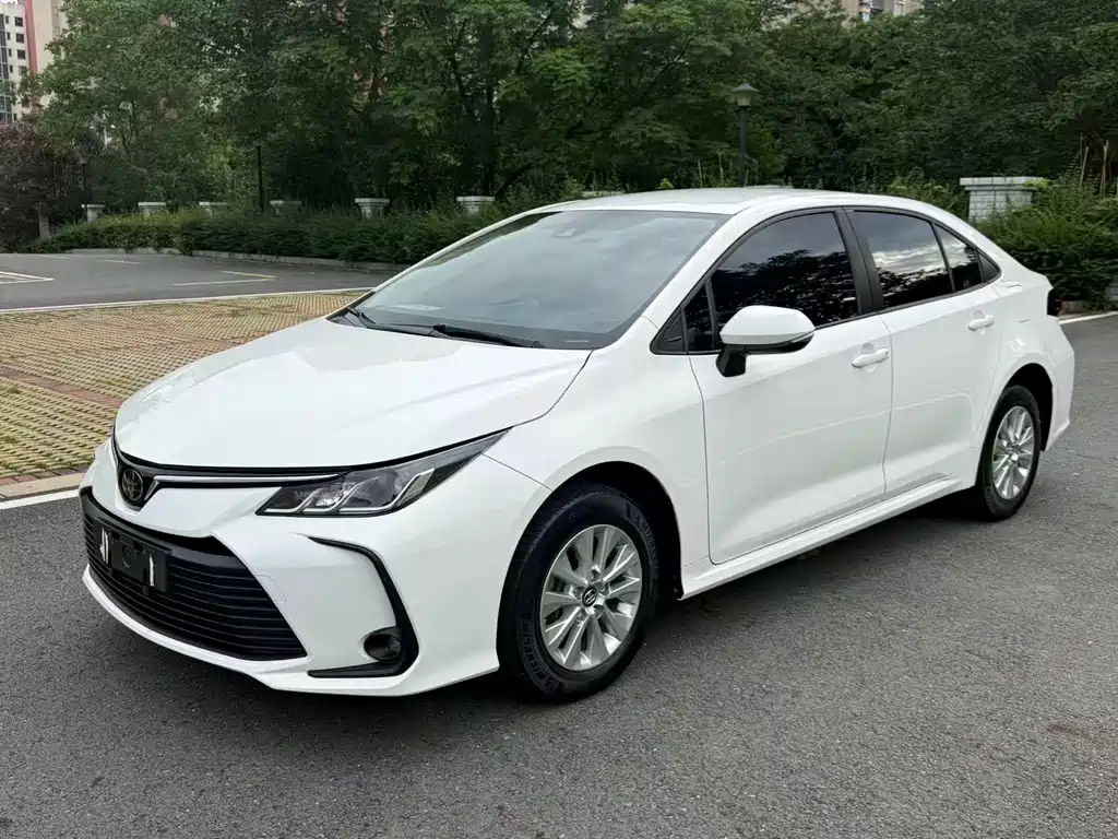 Toyota Corolla 2021 — фото 1