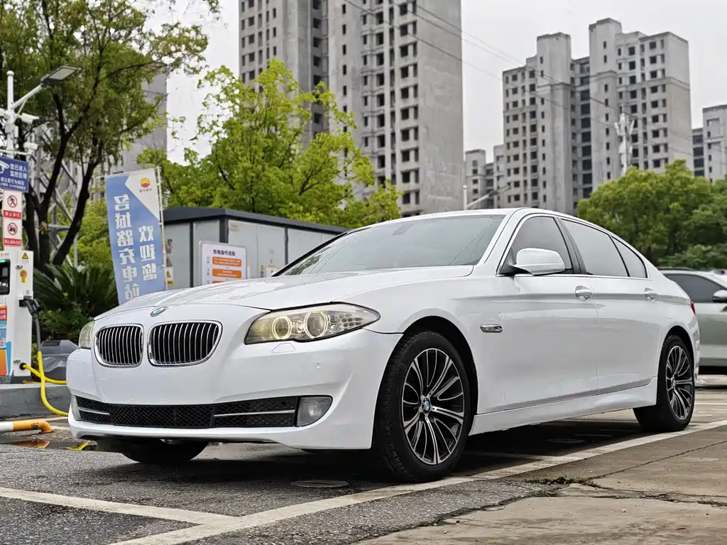 BMW 5 Series 2013 — фото 1