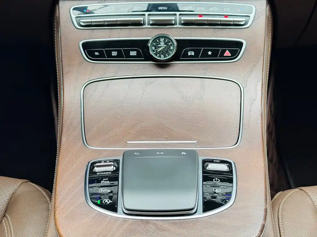 Mercedes-Benz E-Class 2023 — фото 14