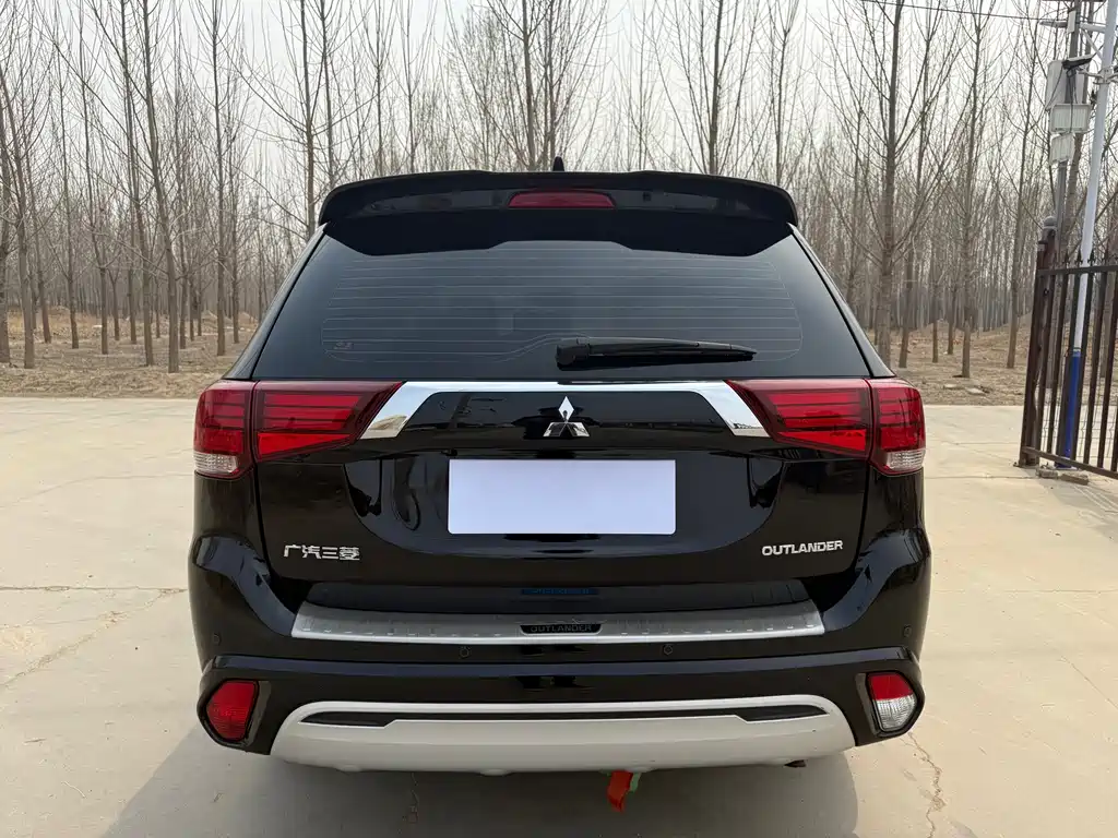 Mitsubishi Outlander 2022 — фото 5