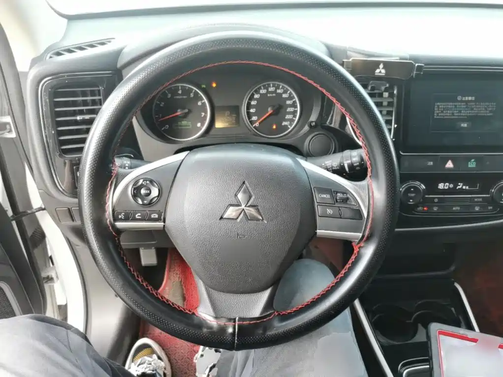 Mitsubishi Outlander 2022 — фото 11