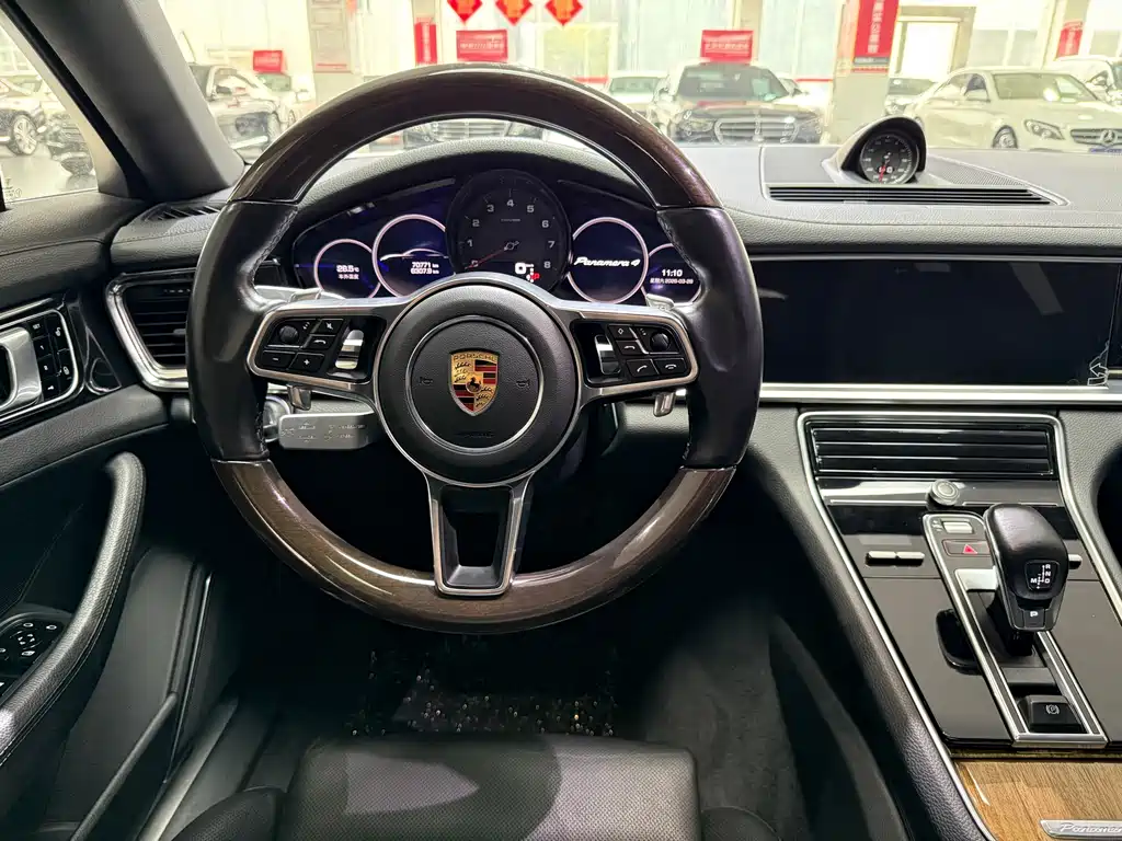 Porsche Panamera 2017 — фото 12