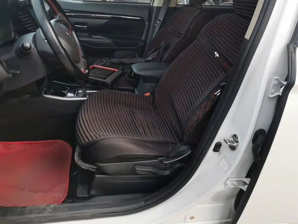 Mitsubishi Outlander 2022 — фото 15