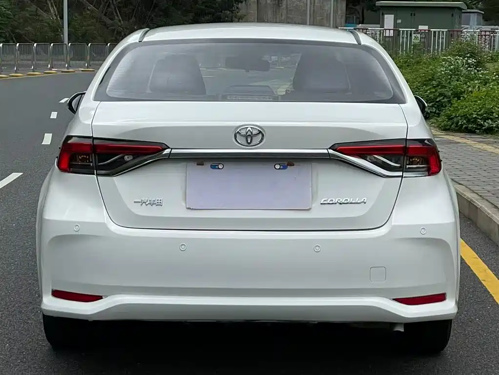 Toyota Corolla 2023 — фото 17