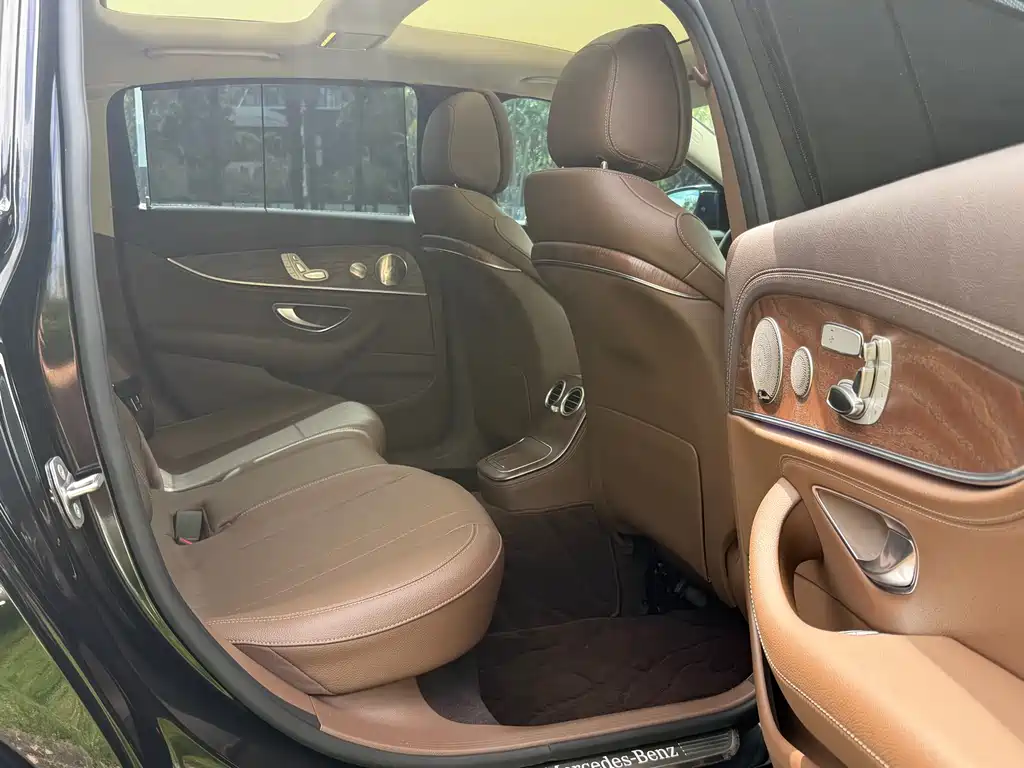 Mercedes-Benz E-Class 2023 — фото 11