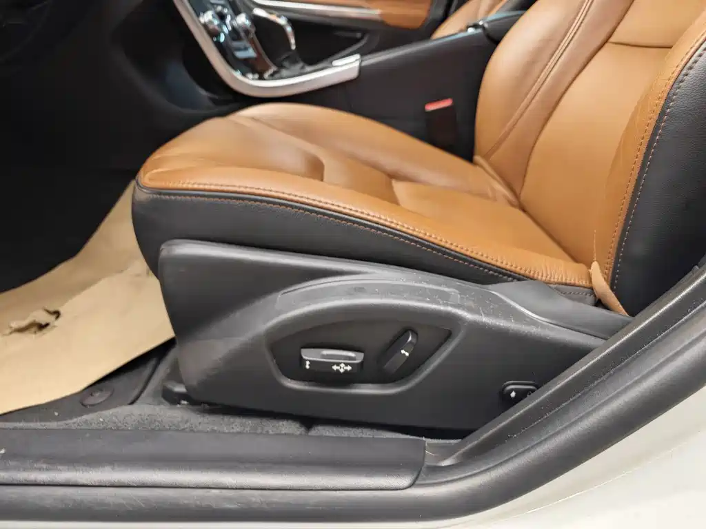 Volvo S60 2017 — фото 10