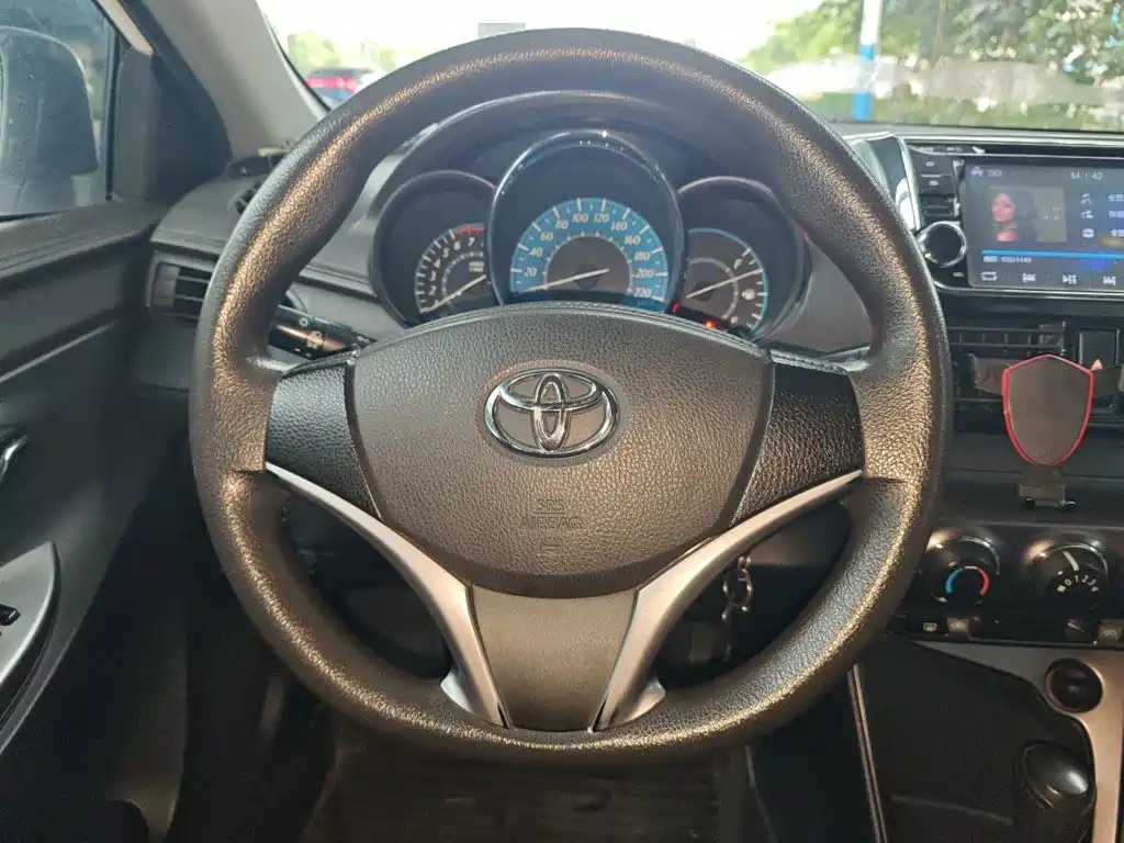 Toyota Yaris L 2015
