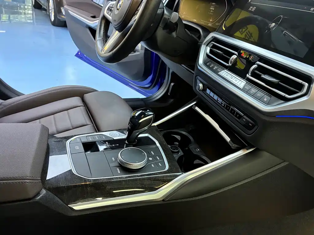BMW 3 Series 2021 — фото 10