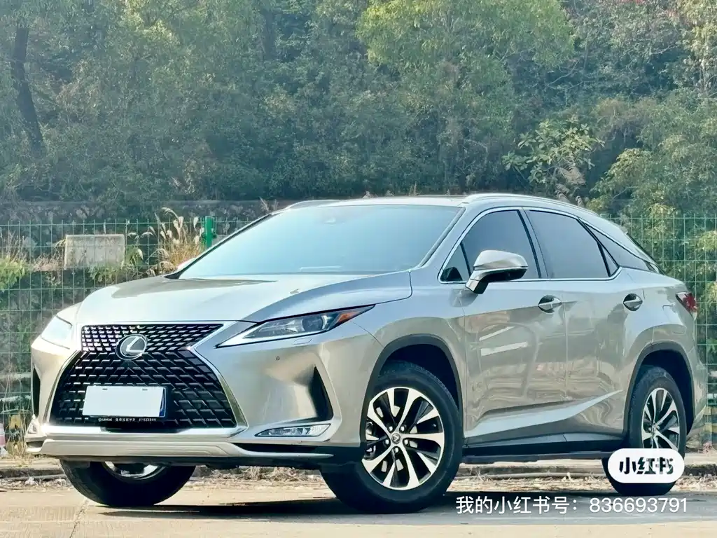 Lexus RX 2022 — фото 1