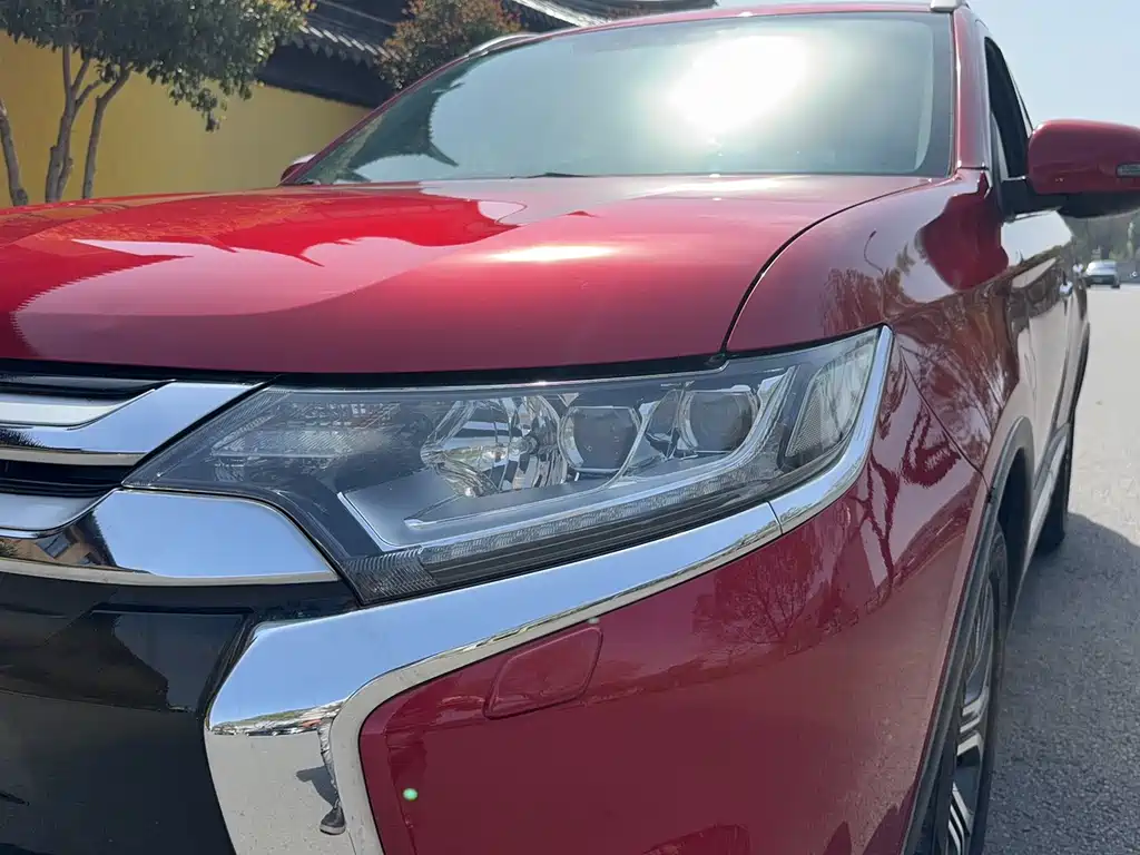 Mitsubishi Outlander 2017 — фото 21
