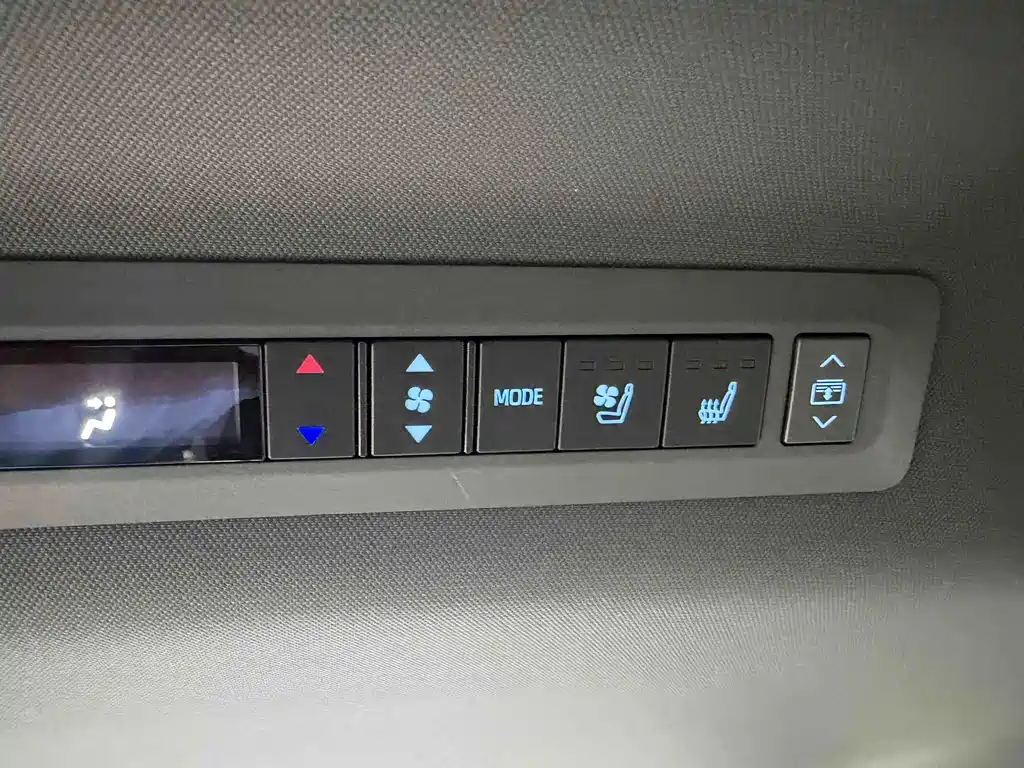 Toyota Sienna 2023 — фото 15