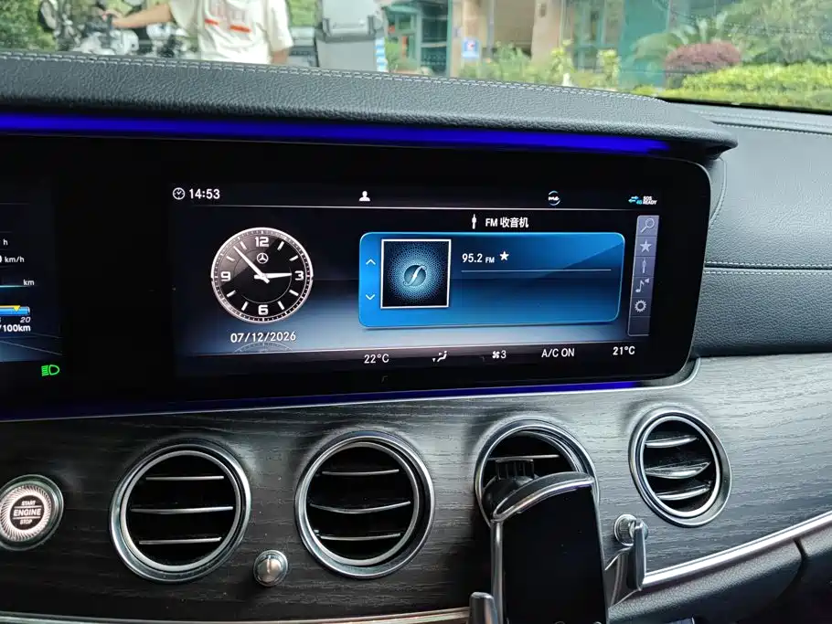 Mercedes-Benz E-Class 2020 — фото 13