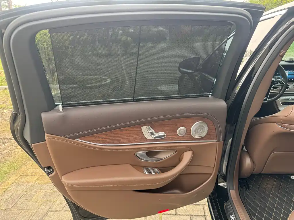 Mercedes-Benz E-Class 2023 — фото 12