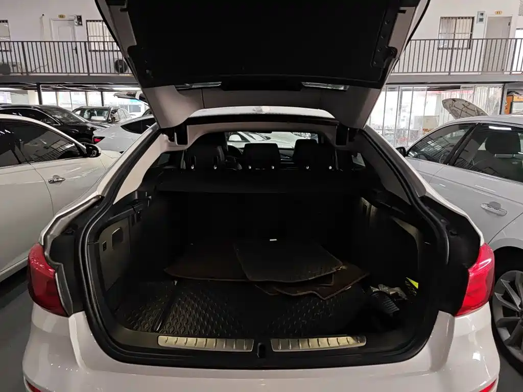 BMW 3 Series GT 2018 — фото 15