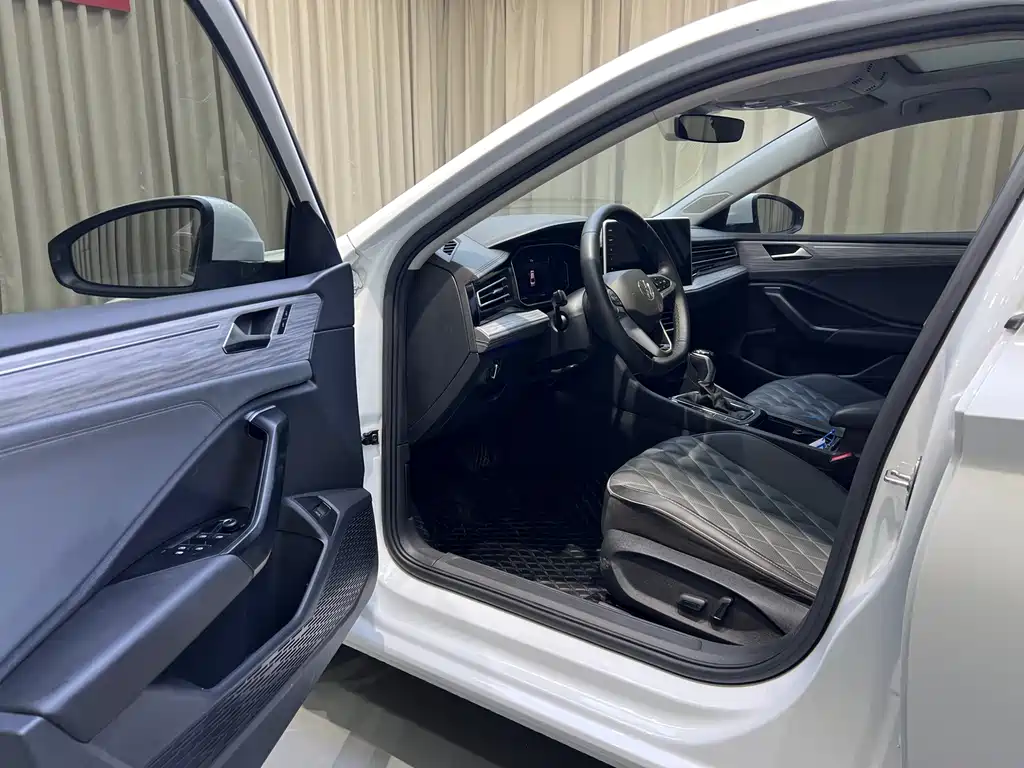 Volkswagen Sagitar 2022