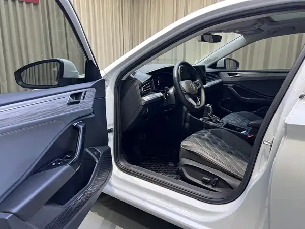 Volkswagen Sagitar 2022