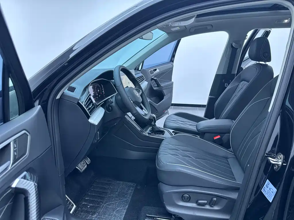 Volkswagen Tiguan L 2023 — фото 12