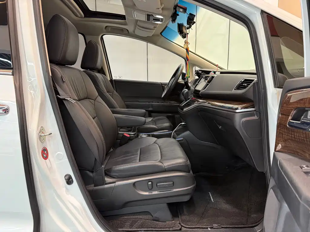 Honda Odyssey 2017 — фото 10