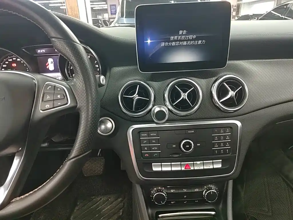 Mercedes-Benz GLA 2018 — фото 13