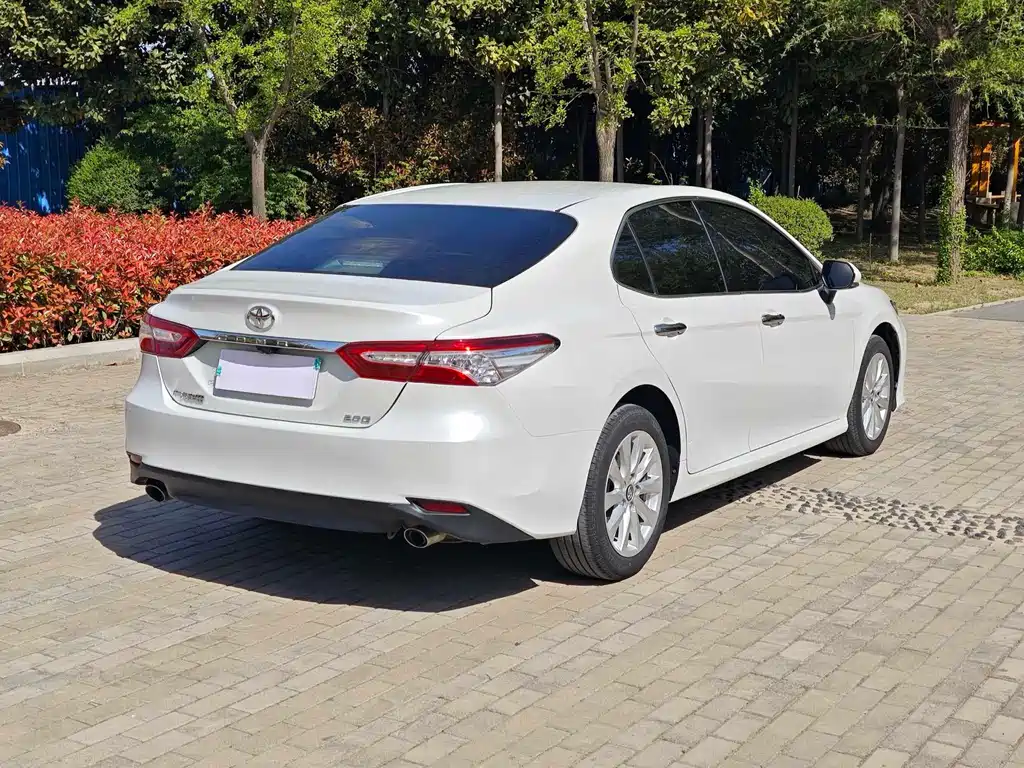 Toyota Camry 2021 — фото 8