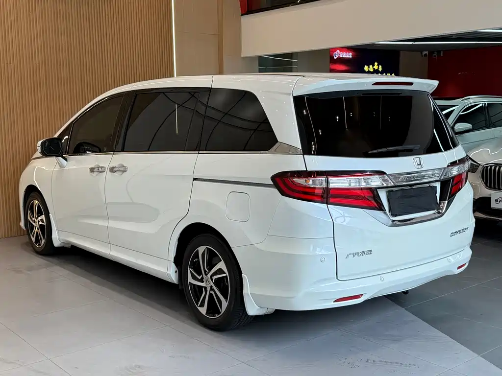 Honda Odyssey 2017 — фото 20