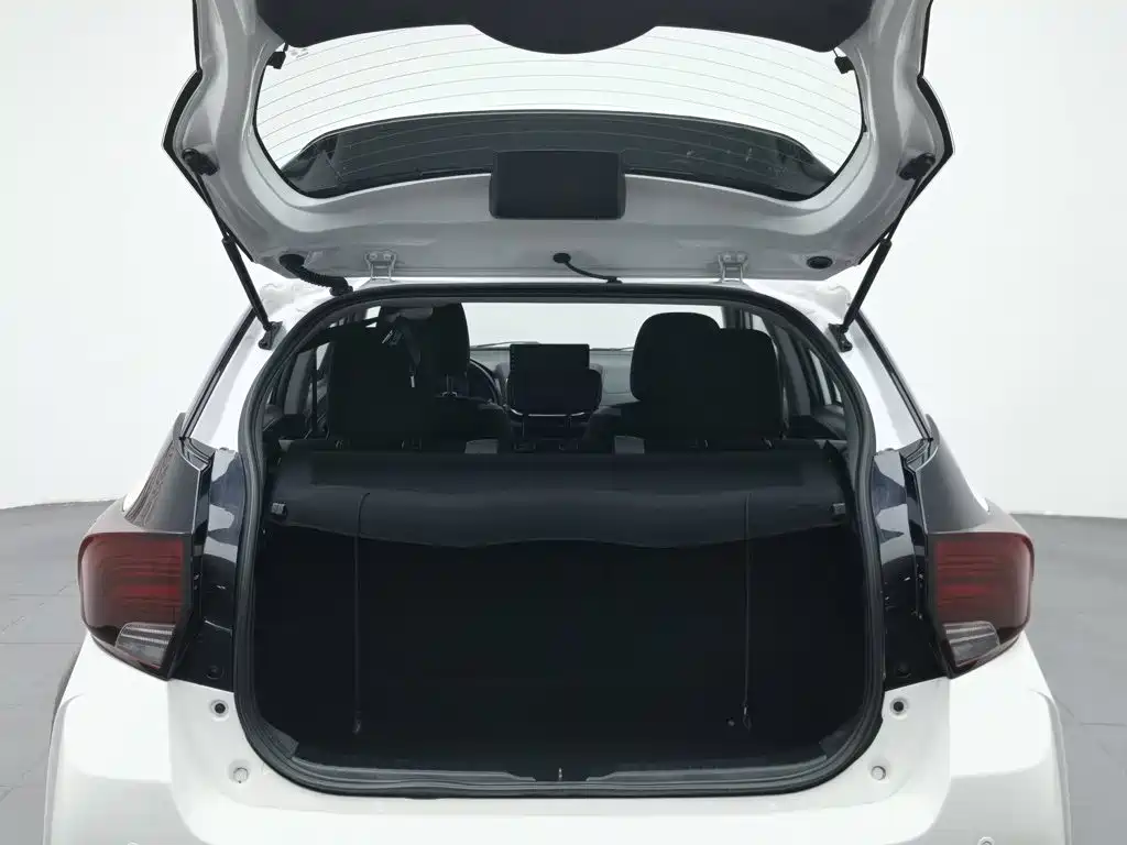 Toyota Yaris L 2021 — фото 16