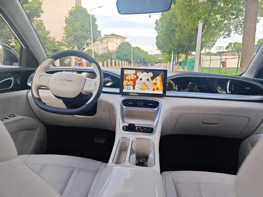 Geely Galaxy Starwish 2025 — фото 12