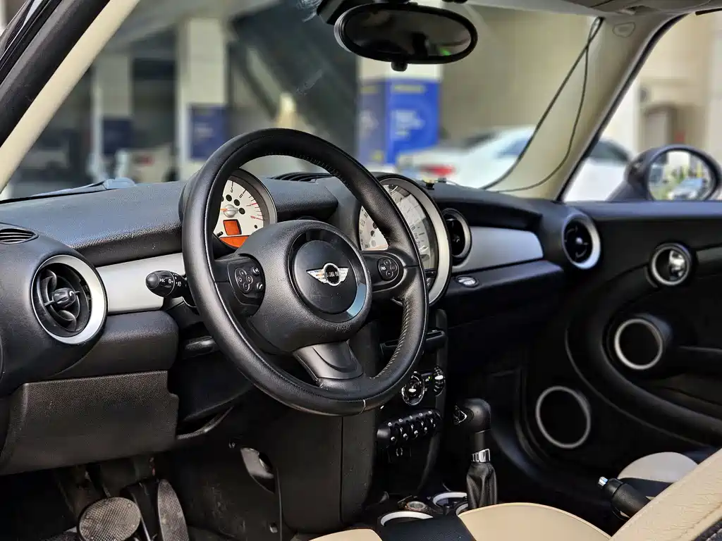 MINI Clubman 2012