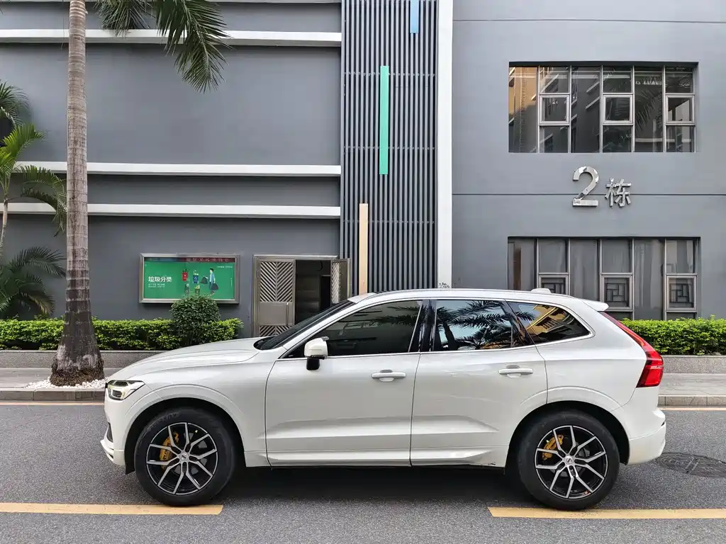 Volvo XC60 2018 — фото 4